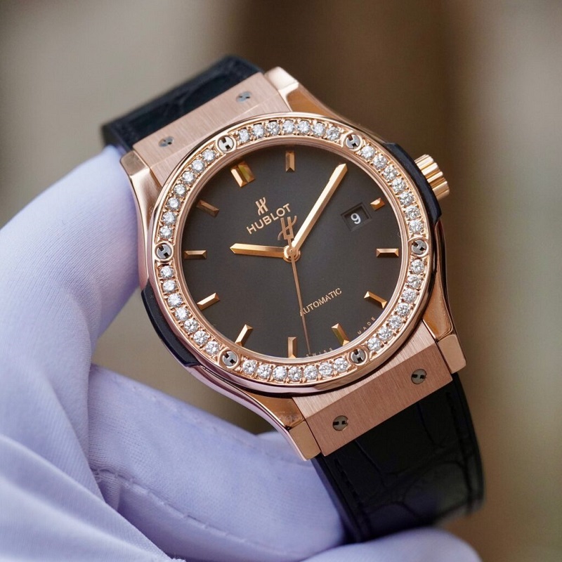 Đồng hồ hublot classic fusion king gold kim cương option mm cũ thiết yếu hãng