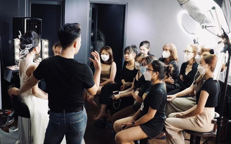 Lưu ngay  add học trang điểm ở bình dương chất lượng