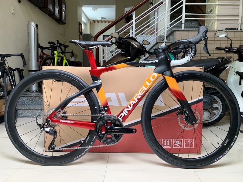 Xe đánh đấm đua pinarello dogma f f